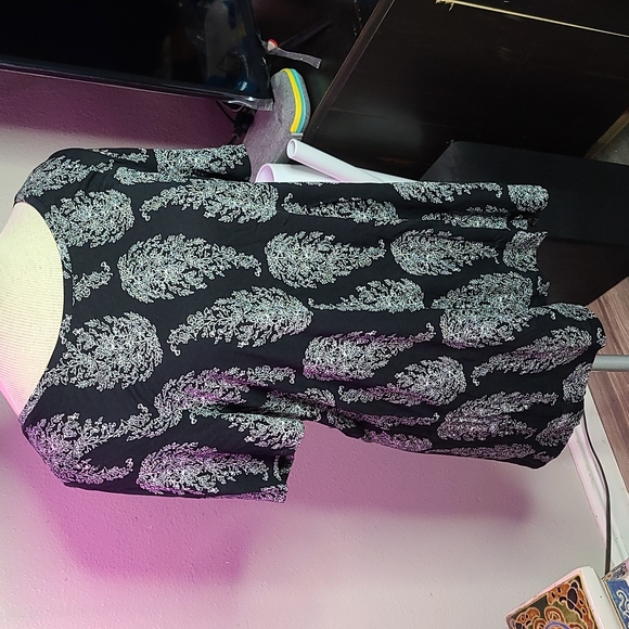 Old Navy T-shirt - Picture 4 of 8